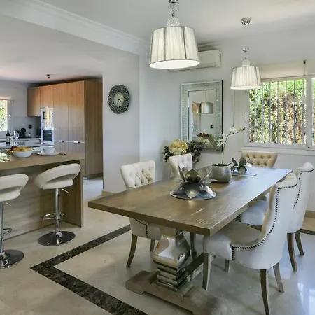 Premium With Private Pool, Garden & Bbq