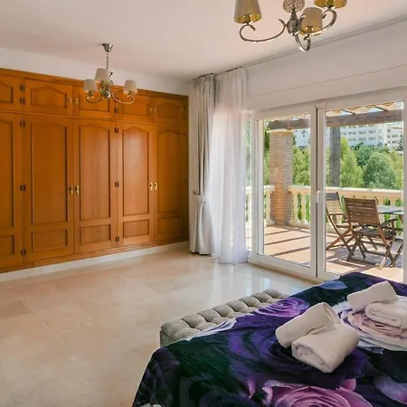 Premium With Private Pool, Garden & Bbq