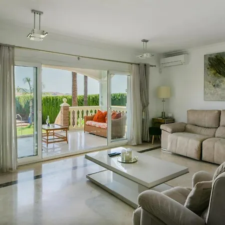 Premium With Private Pool, Garden & Bbq 빌라