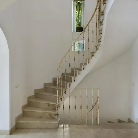 Premium With Private Pool, Garden & Bbq 빌라