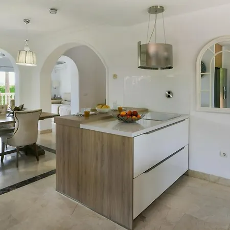 Premium With Private Pool, Garden & Bbq 빌라 *